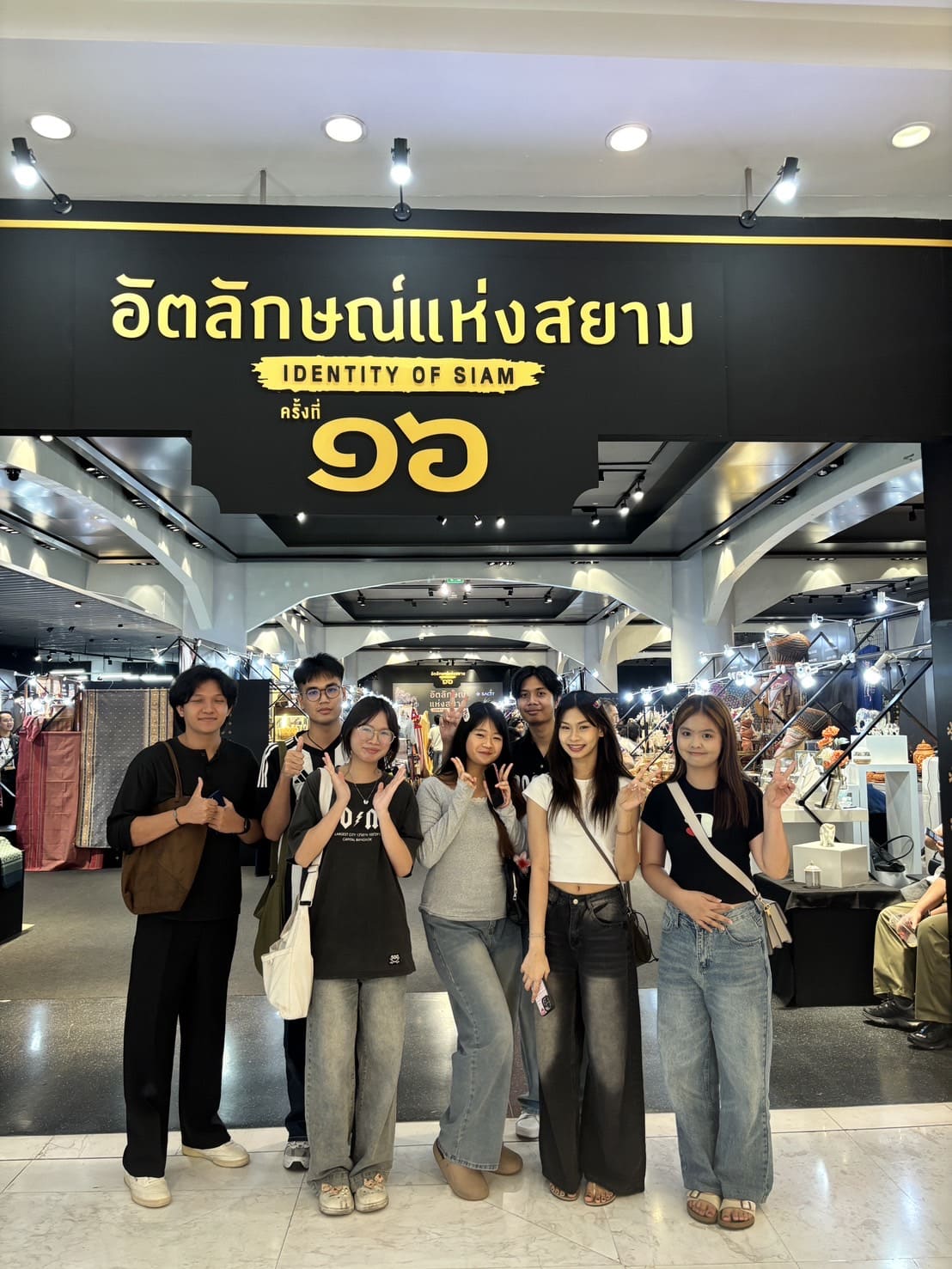 ใกล้ชิดครูศิลป์—นศ.การตลาด ม.หอการค้าไทย ต่อยอดแบรนด์หัตถศิลป์ด้วย CRM