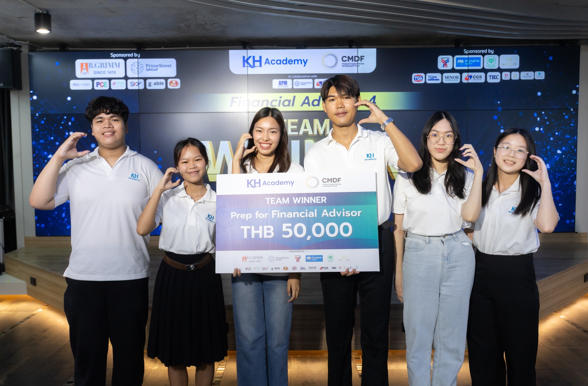 นักศึกษาสาขาการเงินและการลงทุน ได้เป็น ส่วนหนึ่งของทีมผู้ชนะ “รางวัลชนะเลิศ”