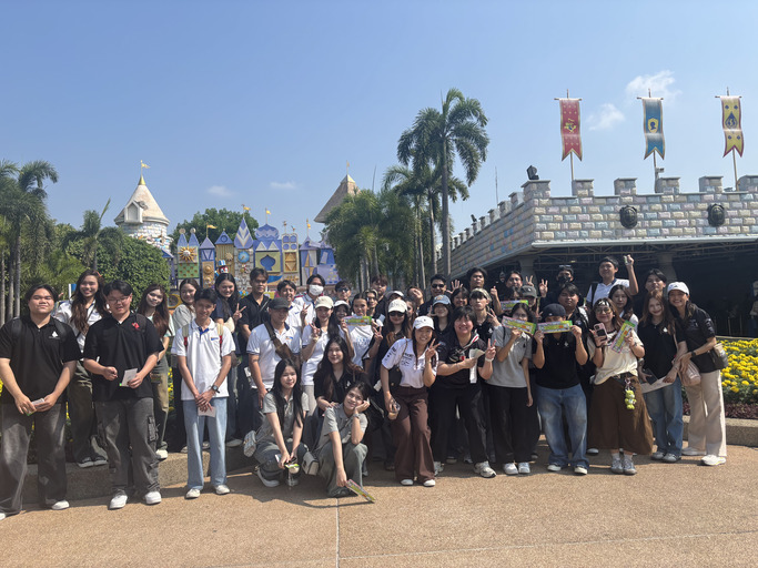 คณะบริหารธุรกิจ UTCC จัดโครงการศึกษาดูงาน Dream World เสริมประสบการณ์การตลาดดิจิทัลจากสถานประกอบการจริง