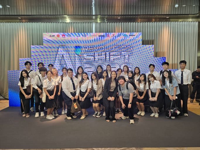 คณะบริหารธุรกิจ ม.หอการค้าไทย นำนักศึกษาเข้าร่วมงาน AI Revolution SHIFT 2026 พร้อมโชว์เคสนวัตกรรม AI ด้านสุขภาพ