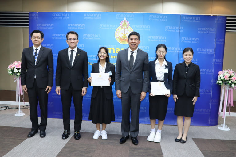 คณะบริหารธุรกิจ ขอแสดงความยินดีกับนักศึกษา คว้ารางวัลรองชนะเลิศประกวดหนังสั้น &#8220;ทำกฎหมายให้เห็นภาพ ตอน หยุดคุกคามทางเพศด้วยพลังสื่อ&#8221; ณ ศาลอาญา