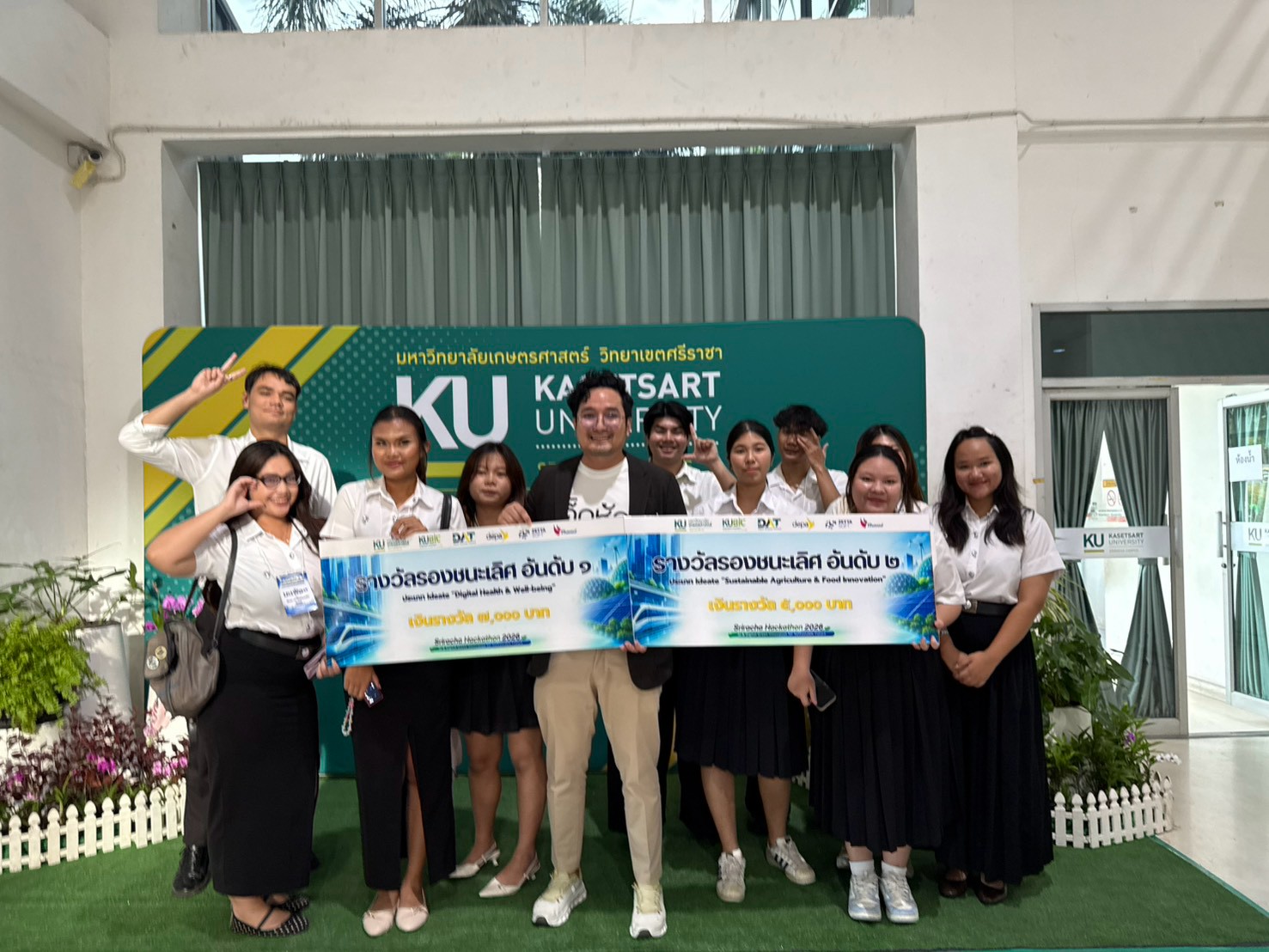 คณะบริหารธุรกิจ UTCC เปิดบ้านต้อนรับนักเรียนโรงเรียนราชวินิตมัธยม ผ่านกิจกรรม The Price is Right และเกมชาเย็นสุดสร้างสรรค์