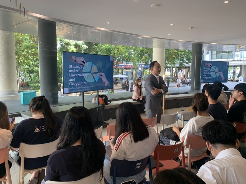 Strategy under uncertainty and geopolitics เทคนิควิเคราะห์กลยุทธ์องค์กรภายใต้ความไม่แน่นอนและรัฐภูมิศาสตร์